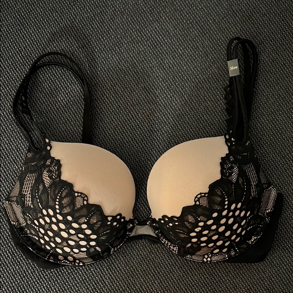 Victoria's Secret Black & Beige Very Sexy Push-Up, Size 32DD